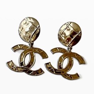 GOLD C EARRINGS